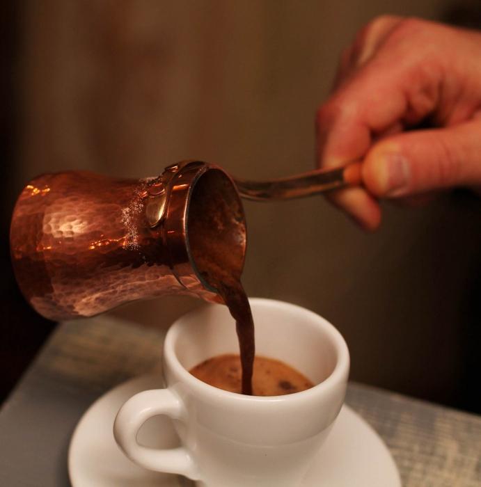 Ja tiedätkö, miten kahvia kotona tehdään Turkissa oikein?