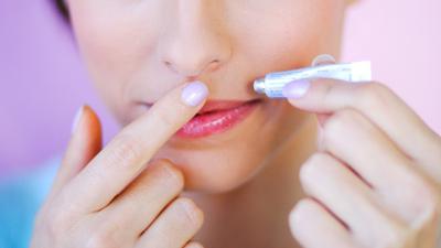 Kuinka päästä eroon kylmistä huulilla: luettelo tehokkaimmista menetelmistä